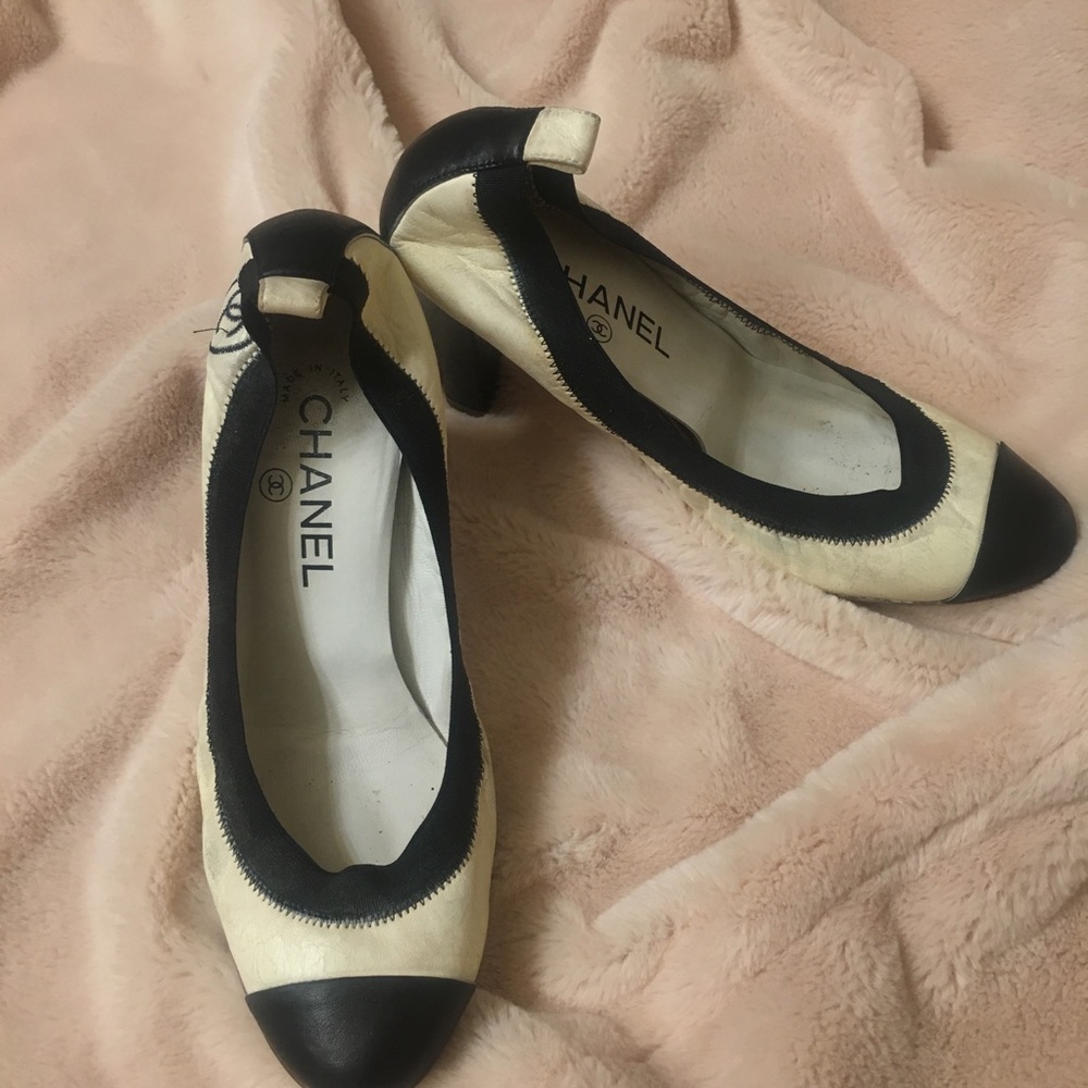 Vintage chanel pumps